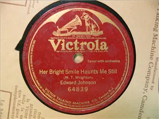 small_victrola 64839.webp